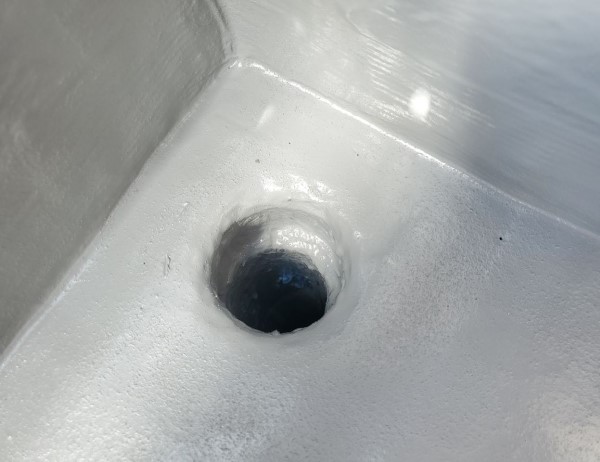 ベランダ防水のドレンにもウレタンとトップコートを塗りました