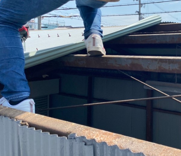 倉庫波トタンの撤去