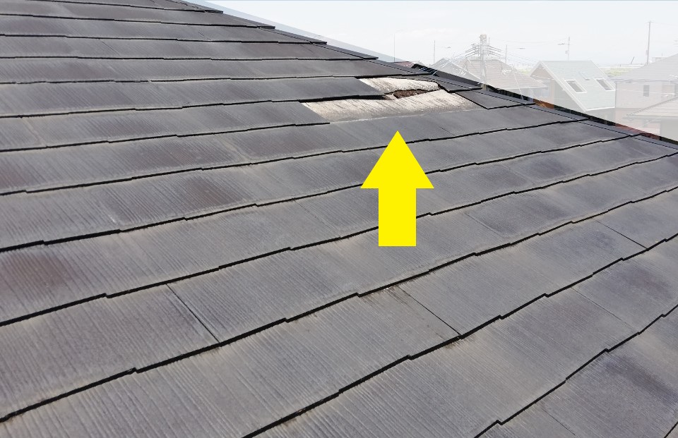 割れているスレート屋根