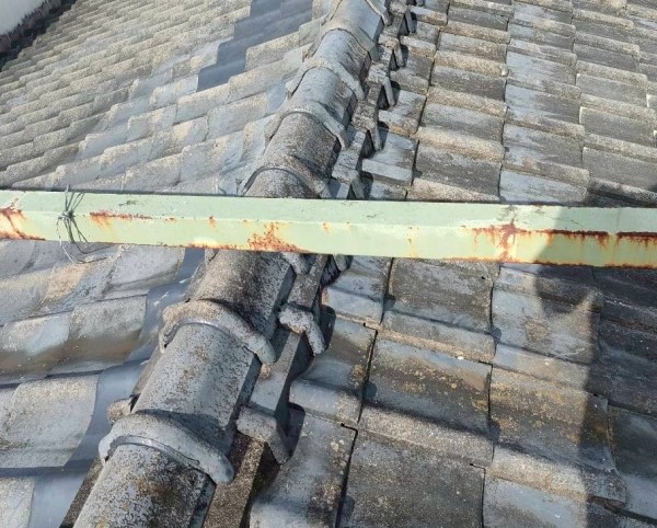 割れやズレが生じた棟瓦の修繕