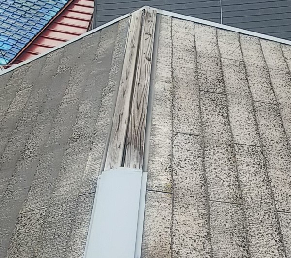 台風で飛散した棟板金