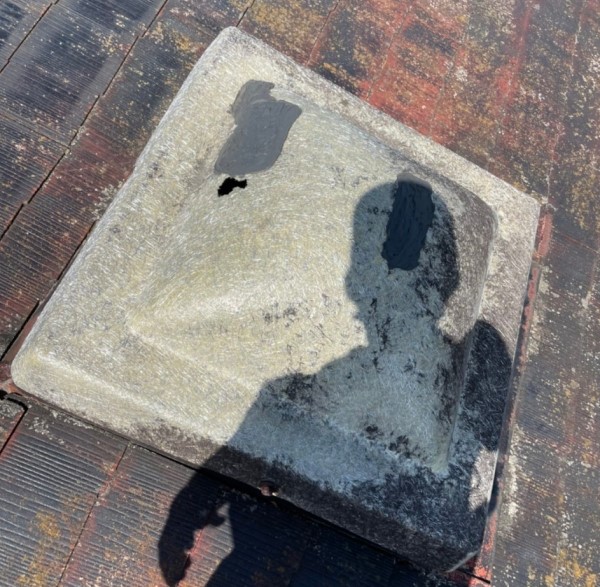 台風被害で割れたＦＲＰ製トップライト