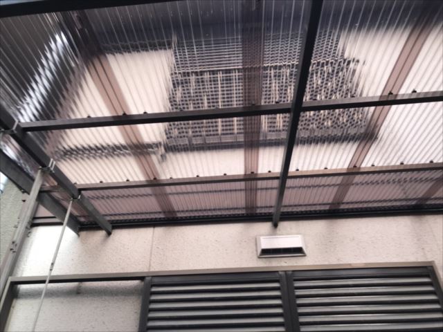 台風被害を受けた波板屋根の張り替え工事完了