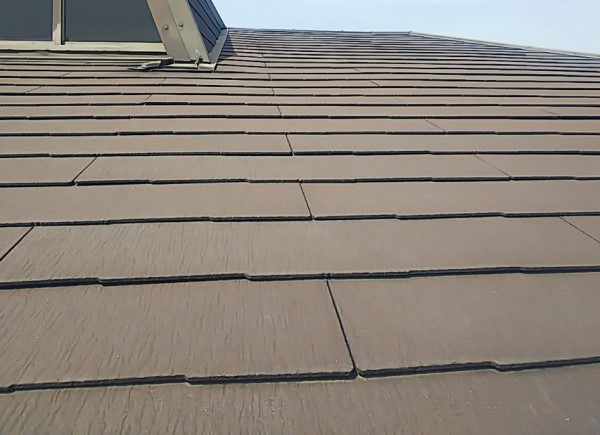 塗装が劣化したコロニアル屋根