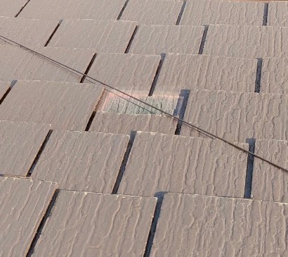 塗装して数年後でもスレートは割れる