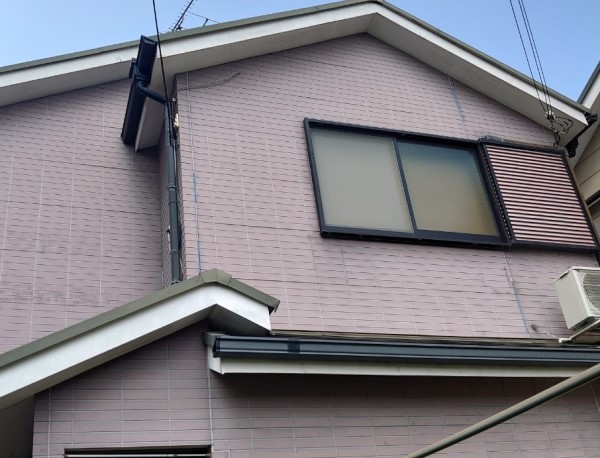外壁が色褪せている