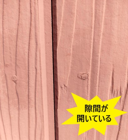 外壁サイディングに隙間が開いている