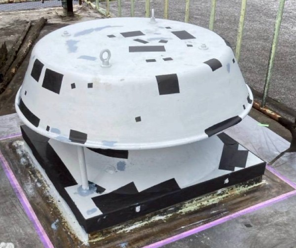 屋上換気フードの割れに防水テープを張って補修しました