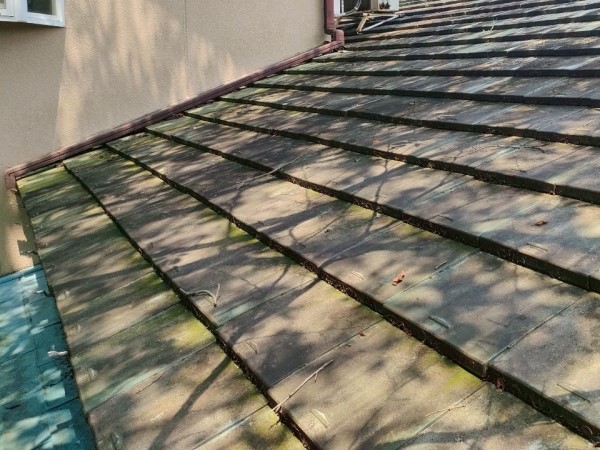 屋根下地が傷んでいる瓦屋根