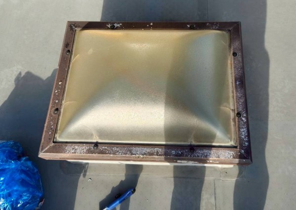 工事前のドーム型トップライト