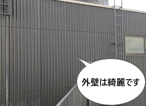 店舗の外壁は綺麗です