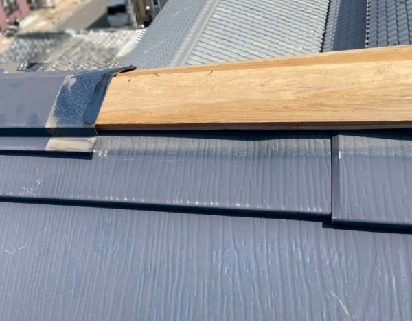 杉板の貫板を取り付け