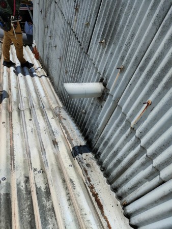 波型スレート屋根と外壁の補修