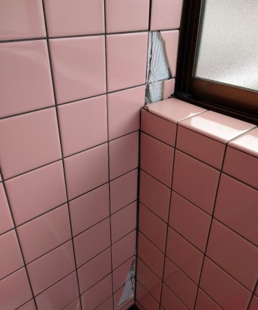浴室タイルひび割れ