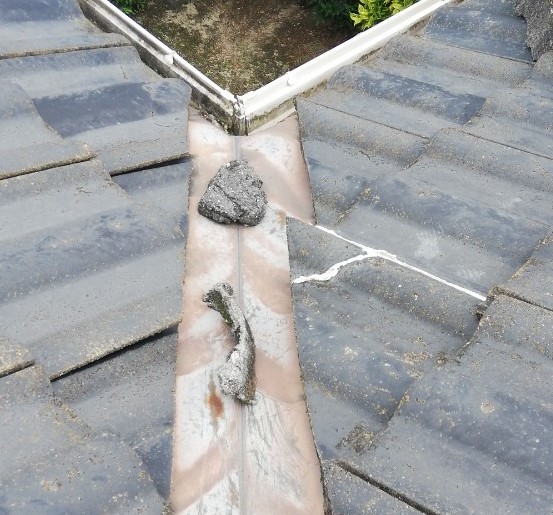 漆喰が欠け落ちている