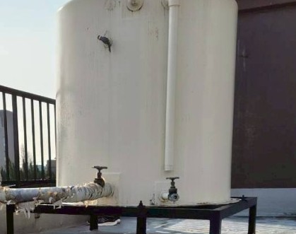 現在使用されなくなった貯水タンク