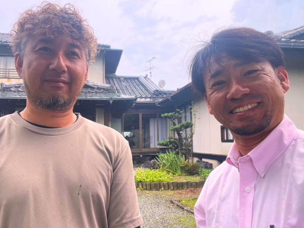 瓦職人と街の屋根やさん熊本店スタッフ