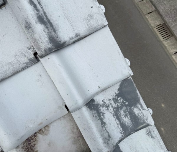 袖瓦の割れを交換