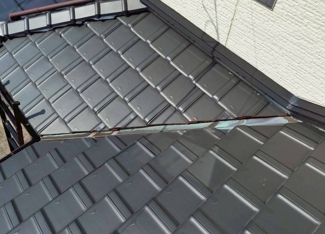 谷板金の調査　銅板製の谷板金が劣化