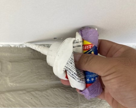 軒天にコーキング打ち