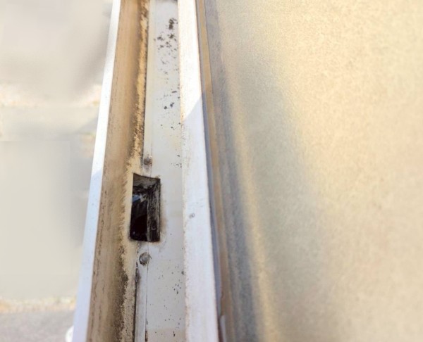 軒樋落ち口の掃除後