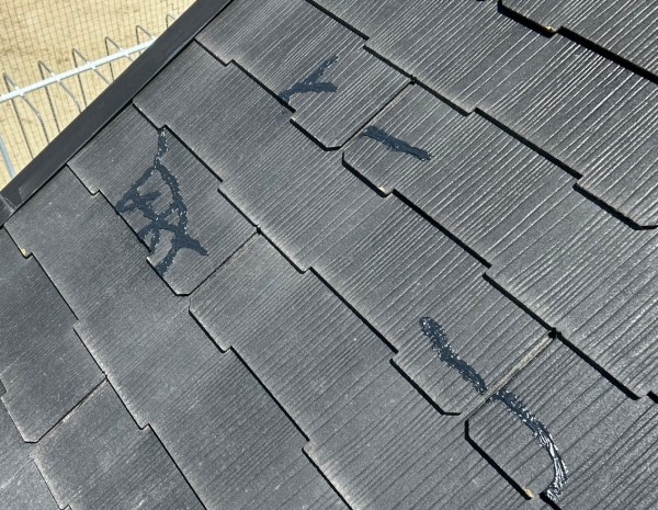 軽微なひび割れはコーキングを打って補修