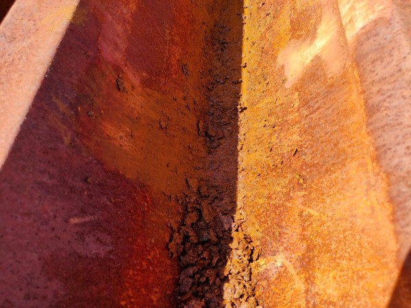 錆が溜まった折板屋根