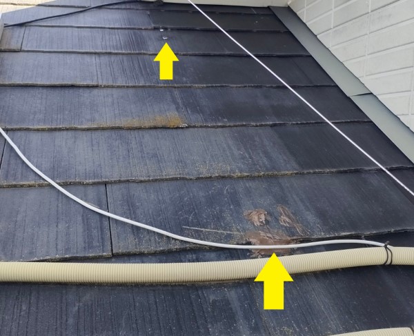 雨漏り箇所の上部にコーキング補修の跡がありました