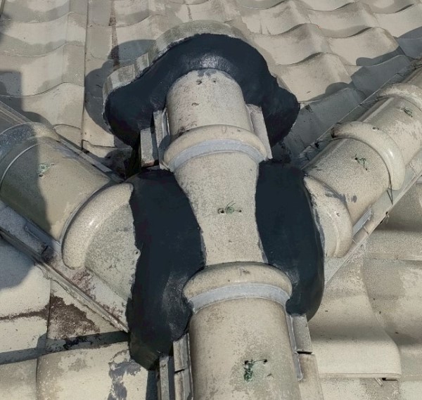 鬼瓦の漆喰修繕後