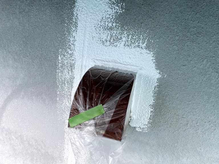 紀の川市で外壁を塗装する前に付属部分にもパターン付けをおこないました