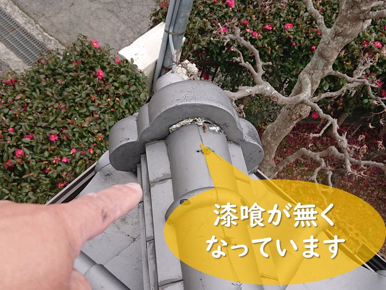 紀の川市での瓦の調査を行うと下屋部分の鬼瓦の漆喰も取れて無くなってました