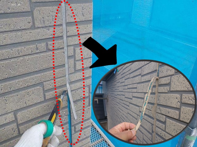 サイディングの塗装工事で古くなったコーキングを剥がします