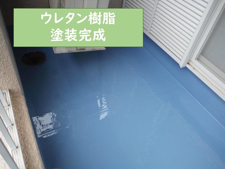 和歌山市でウレタン防水工事でウレタン樹脂を塗っていきました
