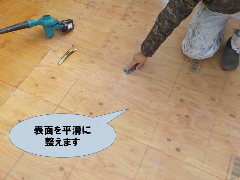 和歌山市でFRP樹脂が乾燥後表面を整える