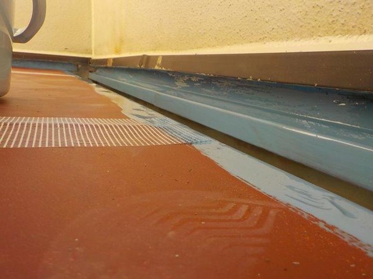 和歌山市でウレタン樹脂を塗装していきます