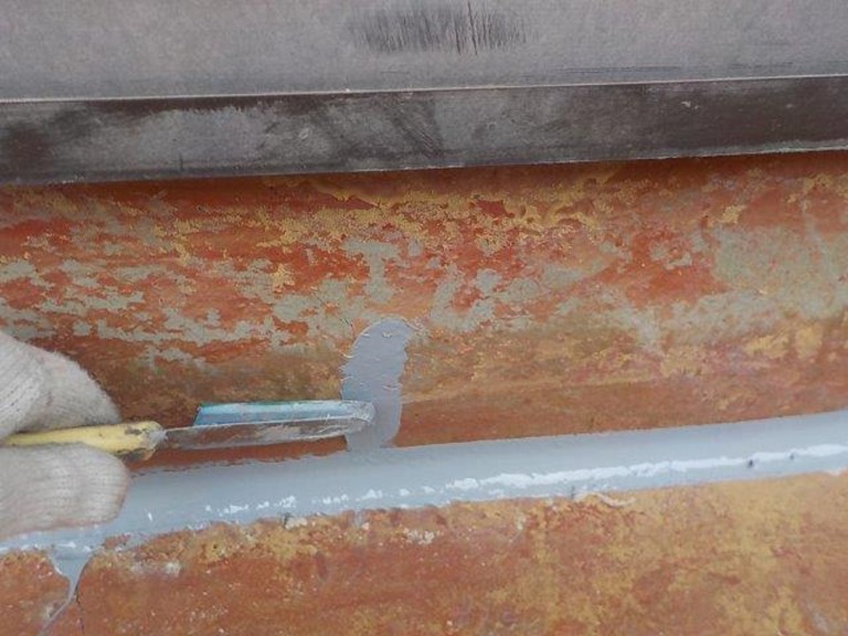 和歌山市でクラックはコーキングで補修