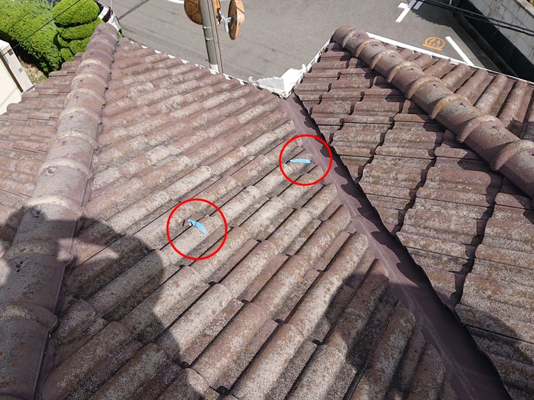 和歌山市でセメント瓦のひび割れ箇所にマスキングテープを貼りました