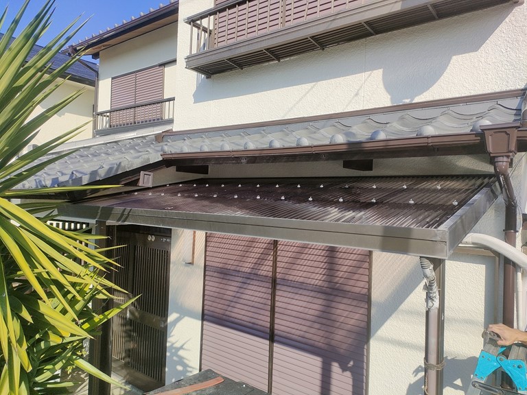 和歌山市でテラスの波板張替工事が完成