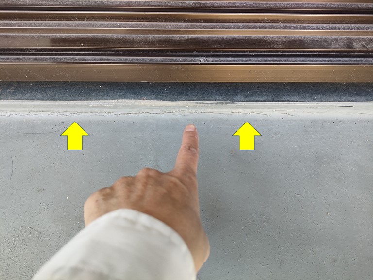 和歌山市でトップコートが割れていました