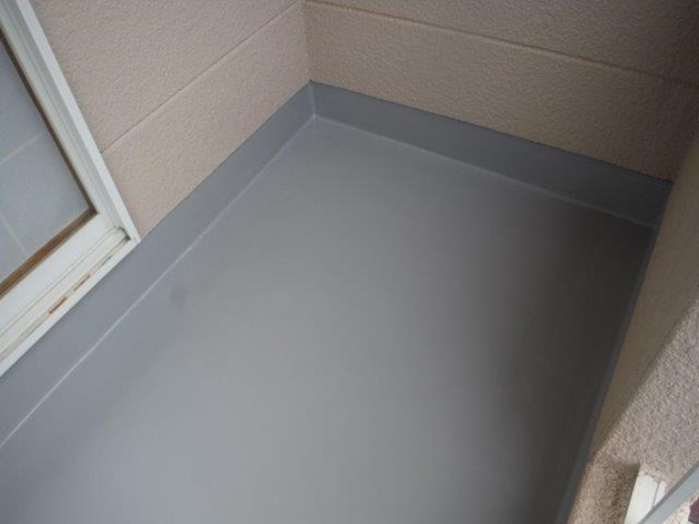 和歌山市でベランダの防水工事でウレタン防水を行って完成した写真