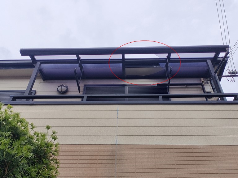 和歌山市でベランダ屋根が１枚飛散