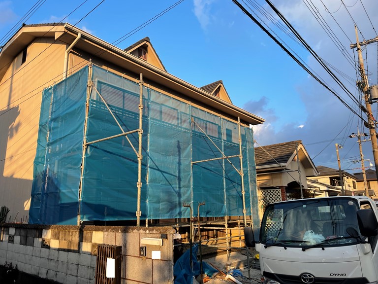 和歌山市でメッシュシート付の足場を設置しました