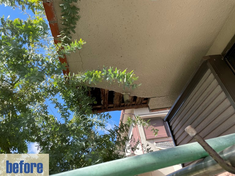 和歌山市でモルタルの軒天をケイカル板へ張り付けます