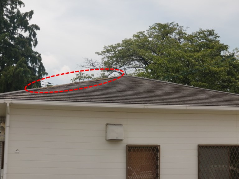 和歌山市で下り棟の棟板金が飛散しています