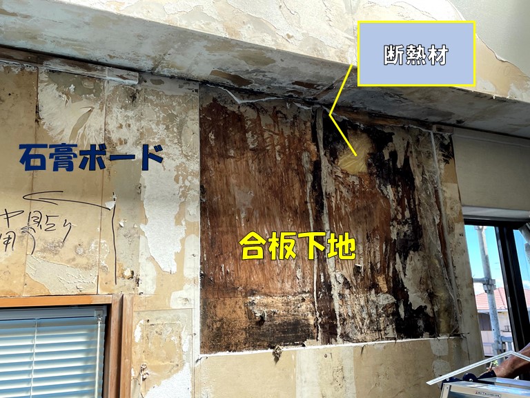 和歌山市で下地を確認するのに石膏ボートを撤去すると下地に腐食した合板がでてきました