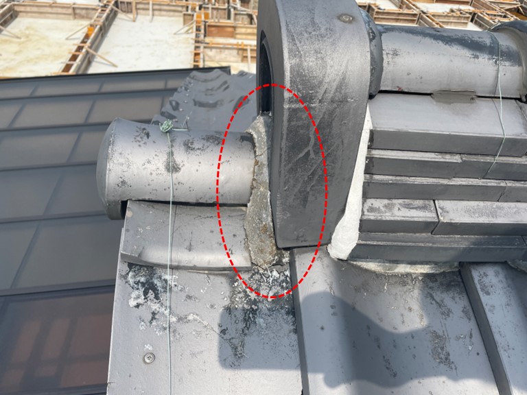 和歌山市で下屋の漆喰が剥がれていました