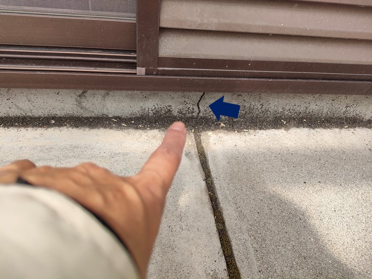 和歌山市で保護モルタルにクラックが発生