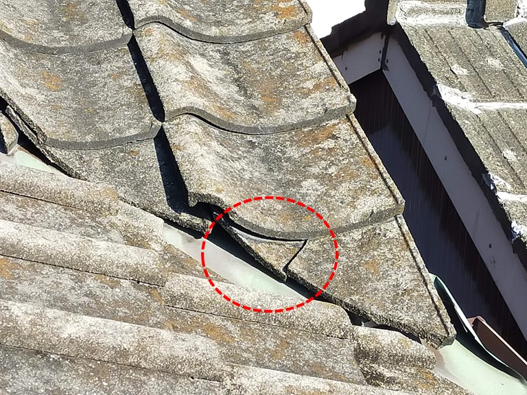 和歌山市で割れた瓦を補修します