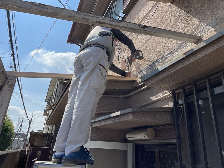 和歌山市で垂木と母屋を設置していきます