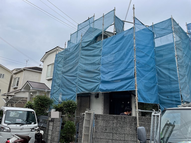 和歌山市で塗装工事を行うので足場を設置